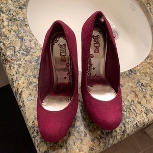 Size 5 wedges, never worn, maroon